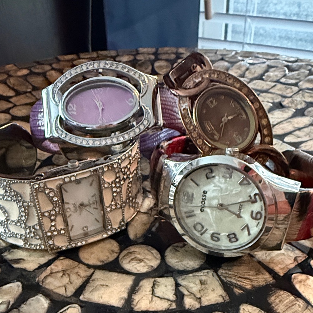 4 Elegant Women's Watch Collection